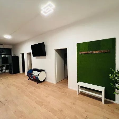 Big L 18 Beds L Free Parking L Wifi L *