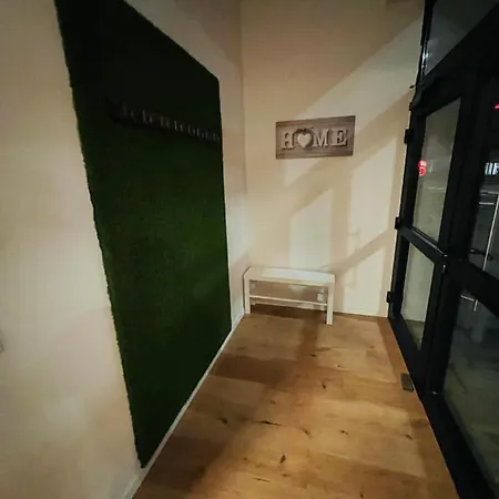 Big L 18 Beds L Free Parking L Wifi L Appartement