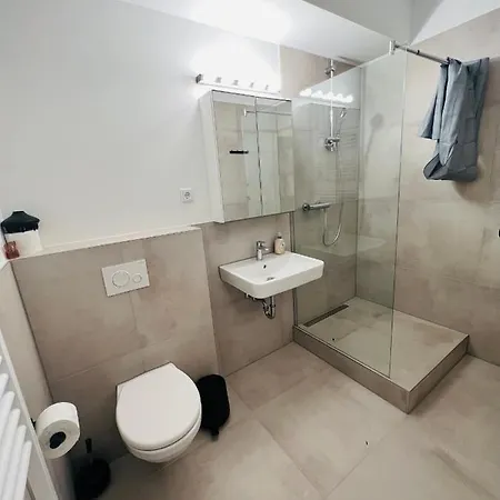 Appartement Big L 18 Beds L Free Parking L Wifi L Westernkotten