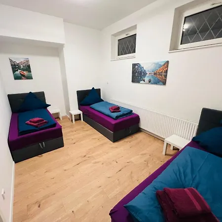Big L 18 Beds L Free Parking L Wifi L Appartement