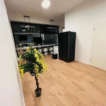 Big L 18 Beds L Free Parking L Wifi L Westernkotten