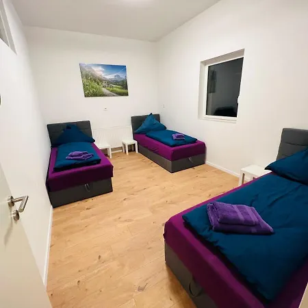 Big L 18 Beds L Free Parking L Wifi L *