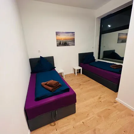 Big L 18 Beds L Free Parking L Wifi L *