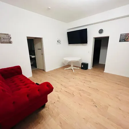 Big L 18 Beds L Free Parking L Wifi L