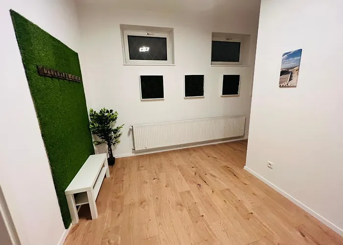 Big L 18 Beds L Free Parking L Wifi L