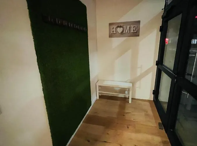 Big L 18 Beds L Free Parking L Wifi L Apartmán