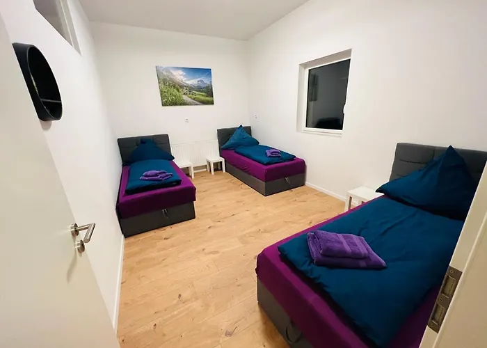 Big L 18 Beds L Free Parking L Wifi L *