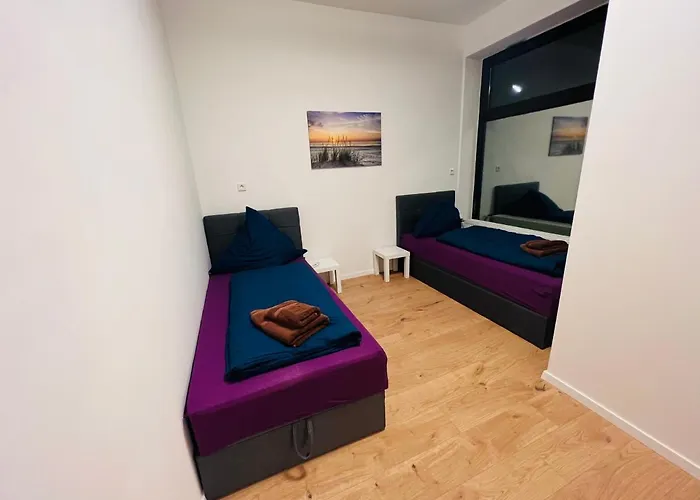 Big L 18 Beds L Free Parking L Wifi L *