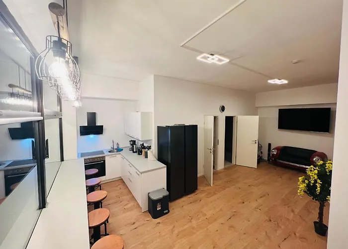 Apartment Big L 18 Beds L Free Parking L Wifi L