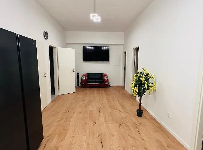 Big L 18 Beds L Free Parking L Wifi L Apartmán Westernkotten