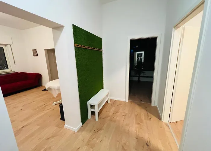 Big L 18 Beds L Free Parking L Wifi L